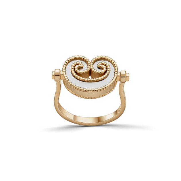 Akants ring with stones